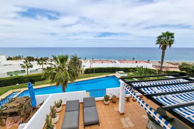 Image de Magnifique appartement rénové avec de superbes vues sur la mer