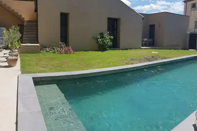 Image de Maison avec piscine dans village de pĂŞcheurs