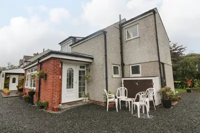 Image de The Cottage At Ty Newydd, pet friendly, with open fire in Brynsiencyn