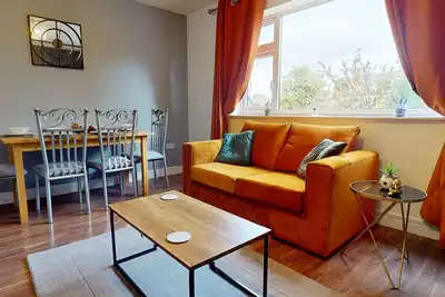 Image de Flat 9 Stylish 2Bed 1st Floor | Business | Parking | Wifi