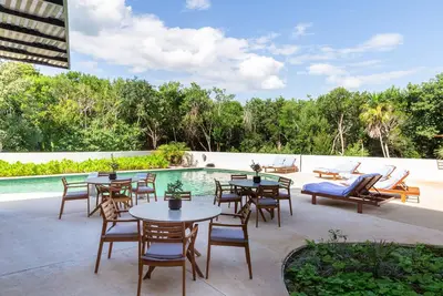 Exclusive Jungle Apartment Bbq Pool 04a\n