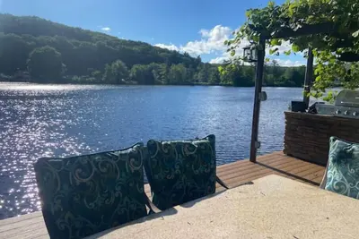Enchanting, romantic and fun river getaway\n
