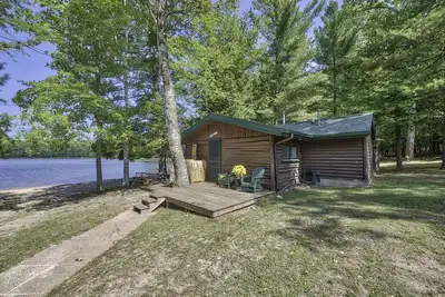 Image de Beach cottage in wilderness surroundings. \n