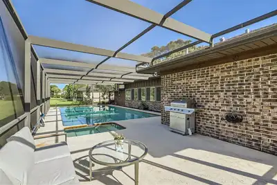 Image de Fully Furnished Golf-Course Beauty!