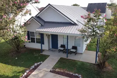 Image de Modern 3 Bedroom Home in Quiet Friendly Neighborhood. Prime Location!