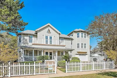 Image de Private Pool+ Hot Tub -Golf Cart -Block to Beach -Beach Chair Service -GameRoom