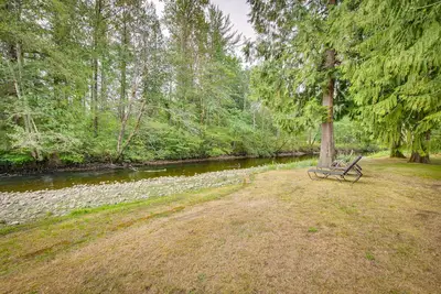 Image de Riverfront Rental w/ Deck: 4 Mi to Wallace Falls!
