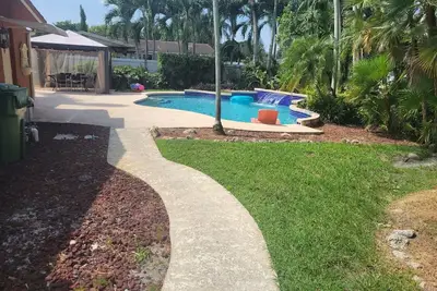 Image de Cozy and inviting Studio with Private entrance in charming Pembroke Pines