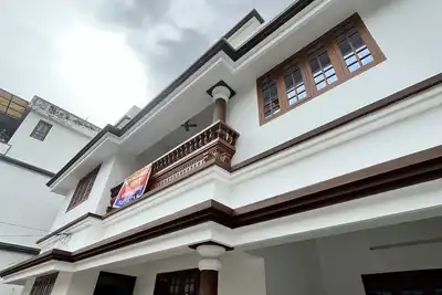 Image de Independent house to the centre of city.