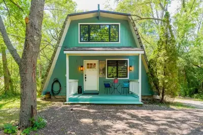 Image de Rustic Riverside A-Frame Retreat: Secluded Charm.