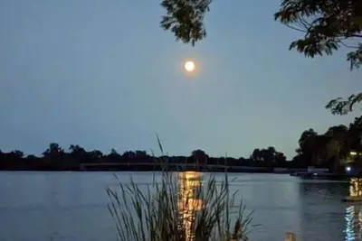 Image de Lakefront Comfy 1br Cabin @ The Lake-Heim by Chain-O-Lakes