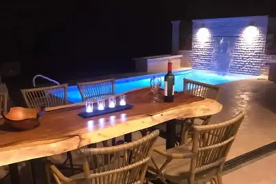 Image de Villa in Paradise with Pool (steps to beach)\n