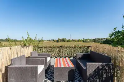 Image de Appartement de vacances \"Aux portes de la Camargue\" avec terrasse privée et court de tennis partagé