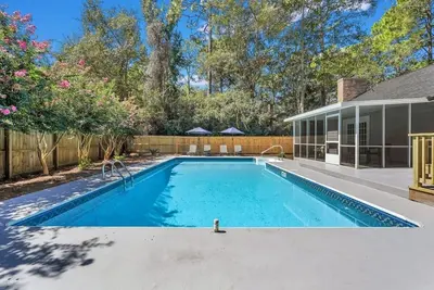 Image de Southern Splash Retreat Poolside Paradise by Gsu