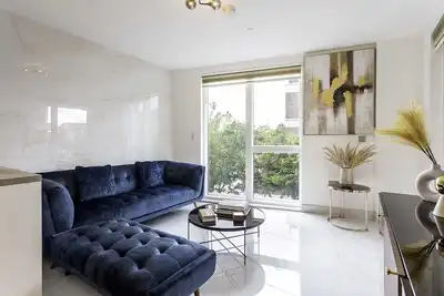 Image de White Elegant Tranquility, Park Side Life