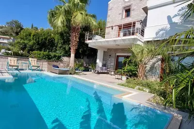 Image de Custome Stone Villa with Gorgeous Castle and Sea View