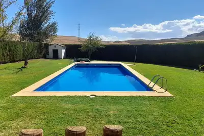 Image de Maison de campagne \"Complejo Cortijo Rural El Puntal\" avec vue sur les montagnes et piscine privée