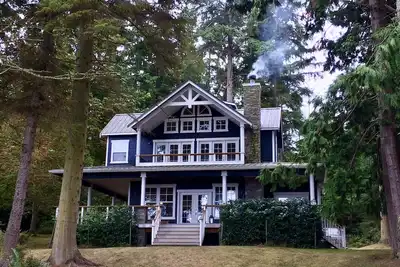 Image de Westside Waterfront View Home - AvantStay | Hottub