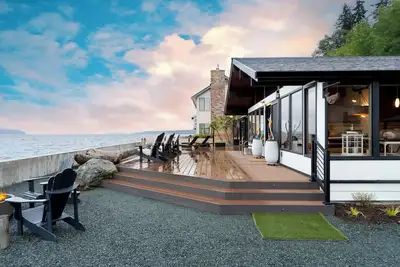 Image de Oceanfront w/ Game Room, Fire Pit, Panoramic Views | Angels Landing by AvantStay