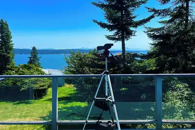 Image de Incredible Water Views, Deck | Relaxing Retreat | Greenbank Getaway by AvantStay