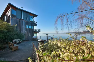 Image de Langley Waterfront Condo by AvantStay | A+ Views