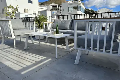 Image de Appartement moderne de 2 chambres avec bain à remous et grande terrasse privée sur le toit