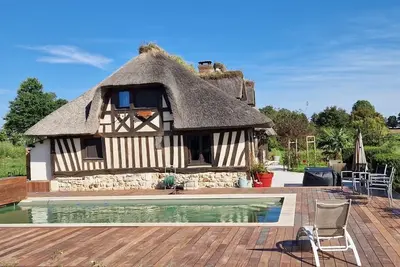 Image de Maison de campagne avec Piscine extérieure, terrasse et jardin (refait à neuf)
