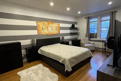 Image de Two Large Cozy Bedroom Condominium that is 20 mins train ride to Manhattan\n
