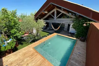 Image de Grande Maison d’architecte avec toit terrasse piscine et sauna