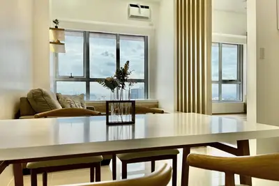 Image de Brand new cozy condo home with stunning bay view right next Ayala Alabang