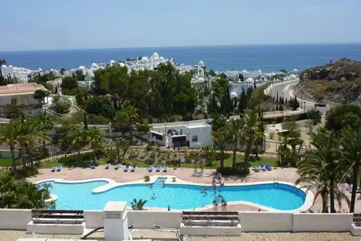 Image de Bel appartement au rez-de-chaussée  pour 5  avec une fantastique piscine
