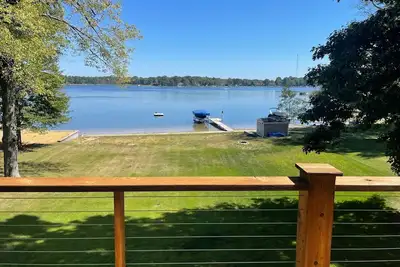 Image de 5 Bedroom House on All Sport Lake Cora with Dock & Swim Platform that sleeps 13!
