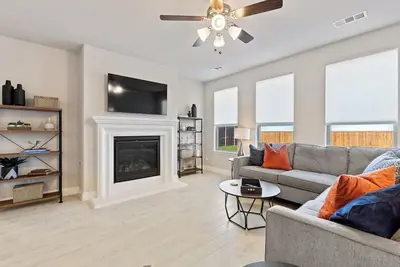 Image de Tch - Spacious 4bd/2. 5ba home in Prosper w/ Office