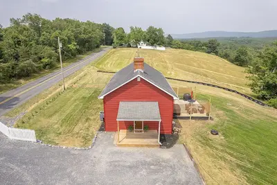 Image de The Little Red Schoolhouse