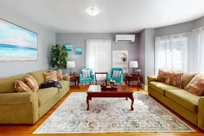 Image de 4 Wolfville's Dt Core | Two Queen Bds+ Sofa Bed