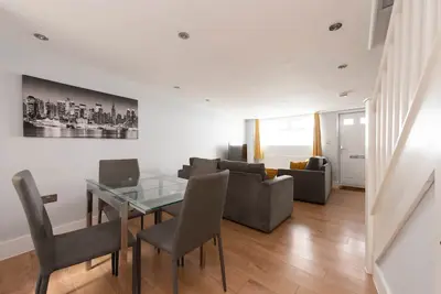 Image de 2 Bedroom House Ferry Cottage in Woolwich