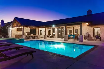 Image de Bella Vida•Sleeps29, No Bunks•HeatedPoolOpt•QuietSubdiv•FREEFrioAccess@ConcanVIP