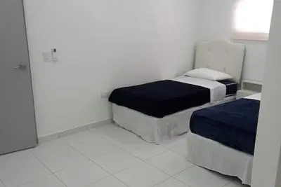 Image de Nice 2br house with new kitchen & private backyard