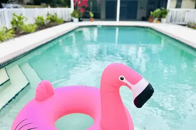 Updated Cozy home with pool - just 4 mins from beach