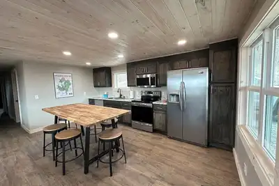 Image de Renovated cottage w/incredible views of 54000 acres of public recreational land.