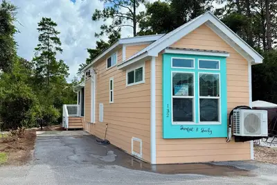 Image de Barefoot & Beachy! Cute, Cozy Cottage-Sleeps 4\n