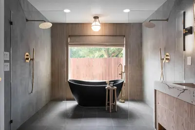 Image de Designer Home Mil Suite Gym 10 mins walk Rainey\n