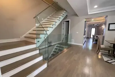 Image de Remodeled 1890 Chicago Greystone, 4bd 3. 5ba & Gym