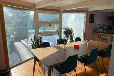 Angelina, Houseboat\n