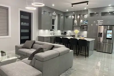 Image de Great Location close to downtown, 10’ to cruiseship terminal, whistler, Capilano