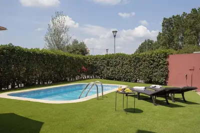 Image de Maison avec piscine Ă 10 minutes de la plage