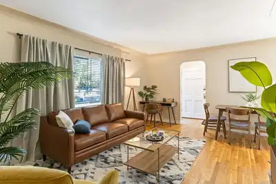 \"New\" Centrally Located Mid-Mod Comfort-Near Anschutz