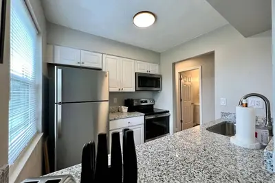 Image de 1520 H Bonita · Hidden Two Bedroom Middletown w Private Laundry