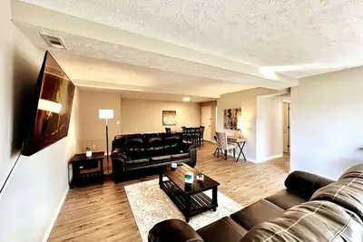 New remodeled 2 Bed apt Middletown Private Laundry