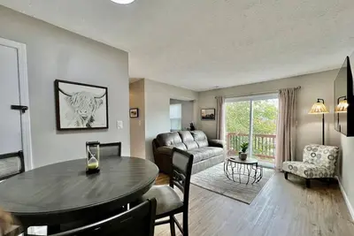 Stylish remodeled space Middletown Free Laundry